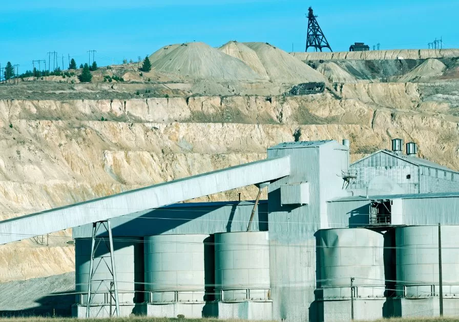 Smelter nikel adalah pilar industri