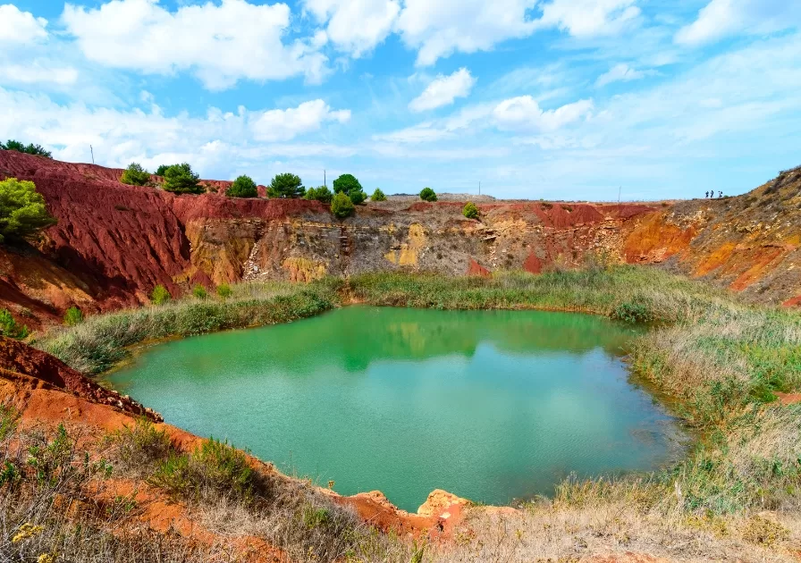 Lingkungan bekas pertambangan bauksit
