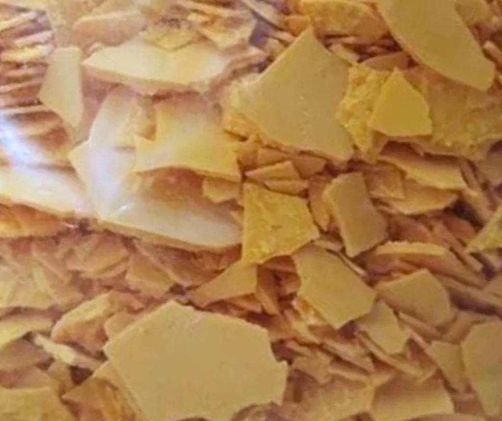 Sodium sulphide flakes