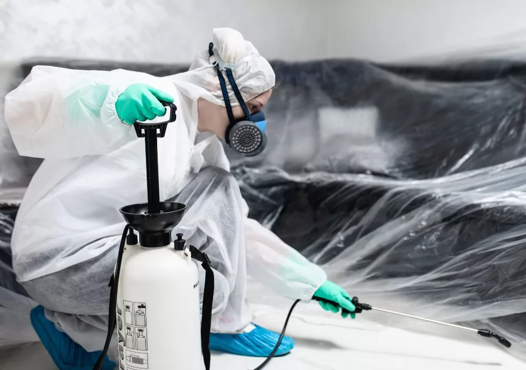 Teknisi Industri Kimia lengkap dengan Alat Keselamatan Kerja Industri Kimia