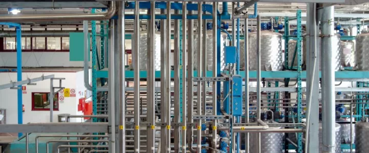 instalasi kimia pada sebuah pabrik