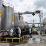 Menyimpan Caustic Soda (NaOH)