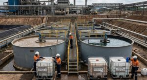 Proses pengolahan air limbah (WWT) di area smelter nikel menggunakan koagulan dan flokulan